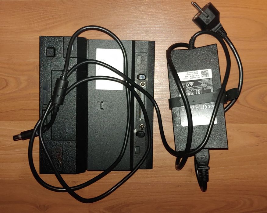 Laptop  DELL profesional cu monitor 19", soundbar si dock