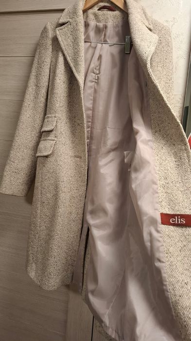 Красивое пальто в крапинку, шерсть 80%