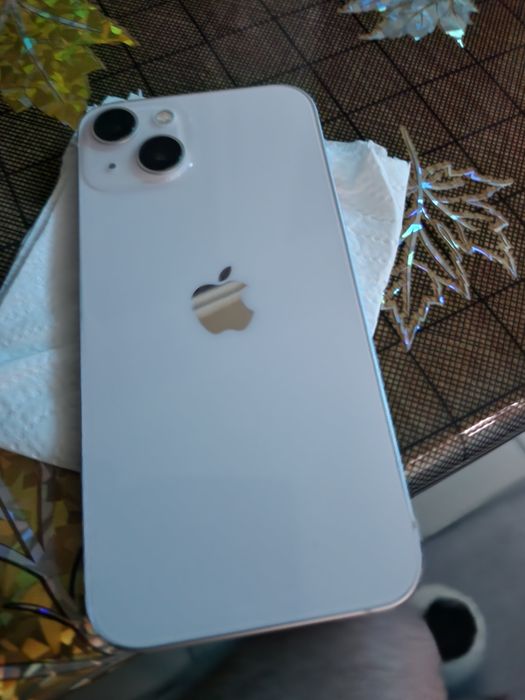 Vând iphone 13 alb