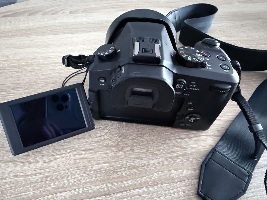 Vând cameră foto Dslr LEICA V-Lux (Typ 114)