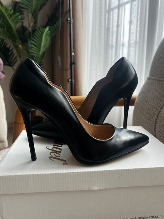 Елегантни дамски обувки тип “Стилетто”