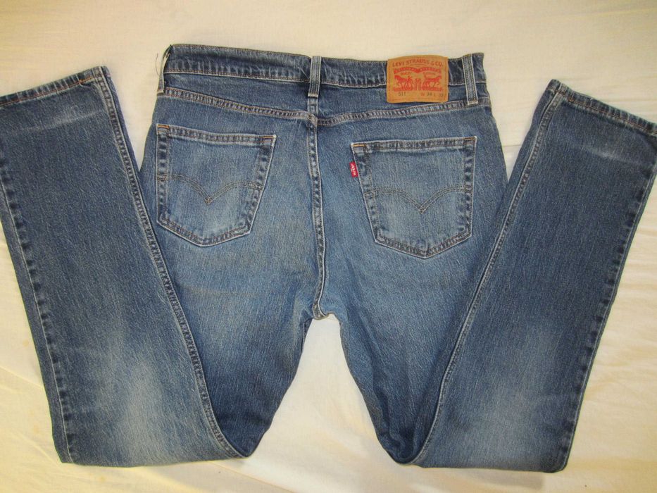 Blugi Levis 511, masura W34 L32,Talie =86cm, Lungime=104cm, croiala dreapta fermoar, 99%bumbac+1%elasthan, stare f.buna
