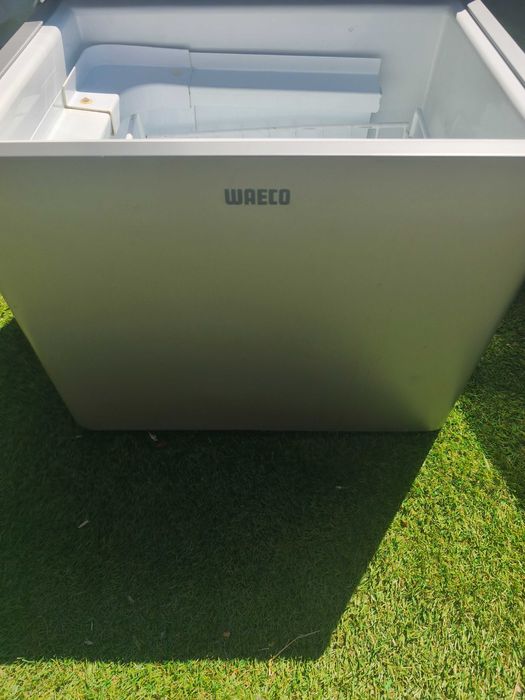 Хладилна кутия 40л +инвертор 200w