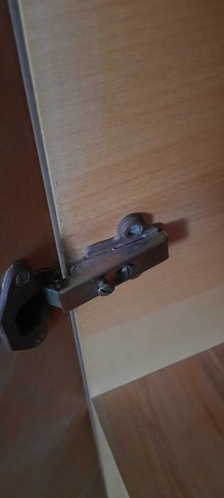 Șifonier 40 x 60 x 2,21, birou 120 x 60 x 76, aplică iluminat