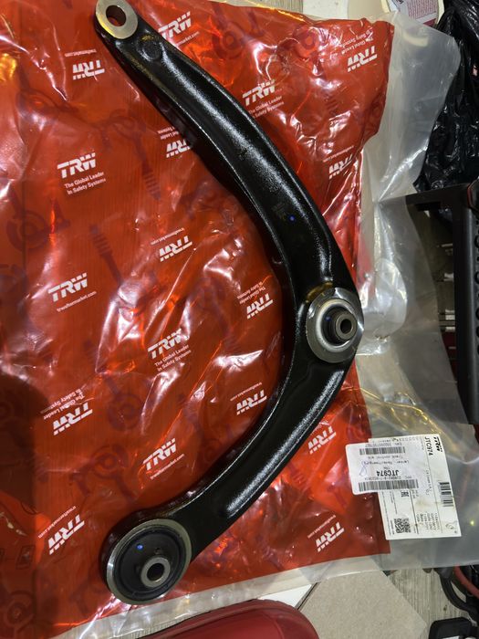 Ляв носач TRW за Пежо 307 фейслифт 2006 чисто нов