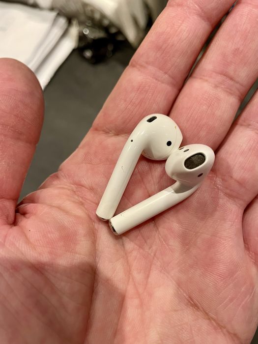 Air Pods 1-слушалки(слаба батерия)