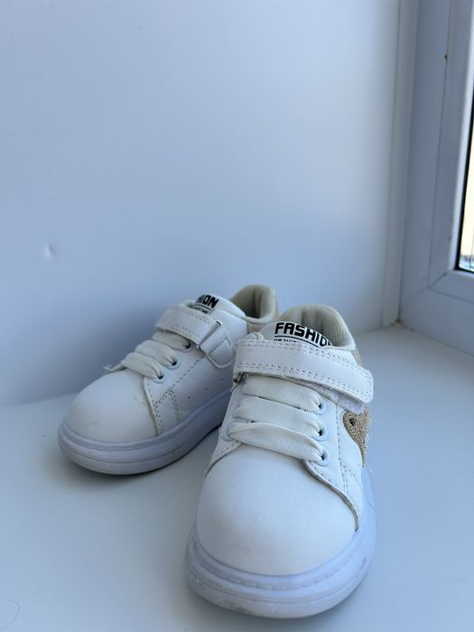 Детские кроссовки НОВЫЕ