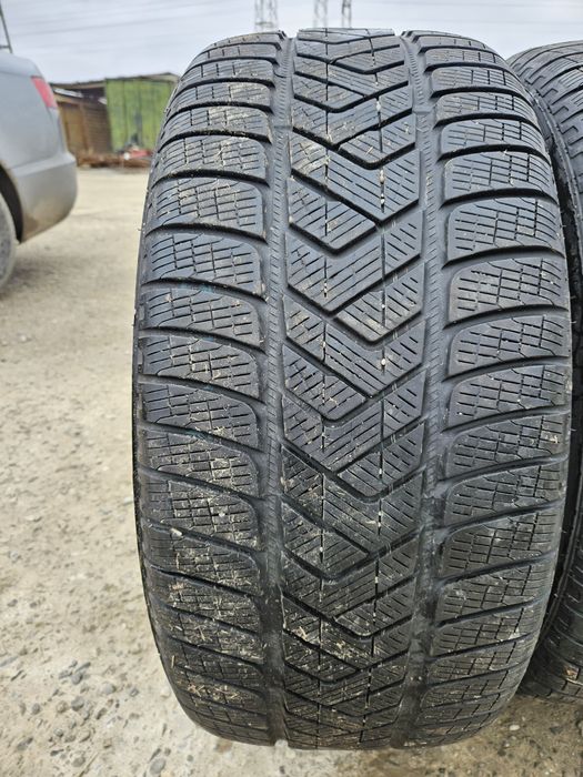 Vând 4 anvelope iarna 255/50/20 255/50r20 PIRELLI