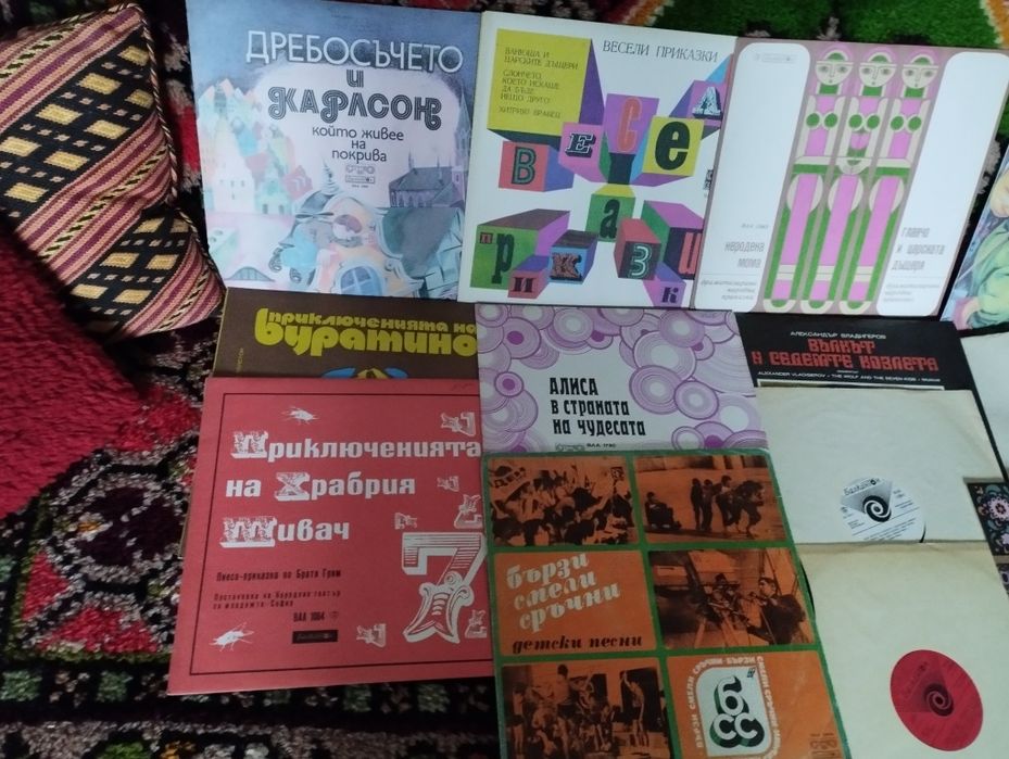 Грамофонни плочи с детски приказки, мюзикъл и детски песнички