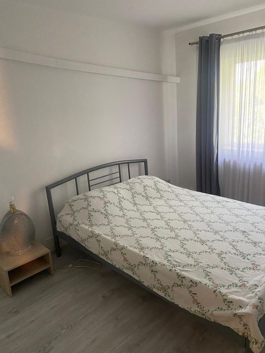 De închiriat apartament 3 camere