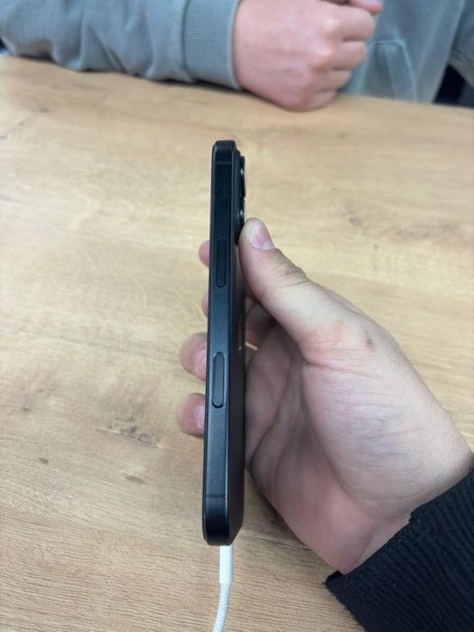 Продается айфон 16