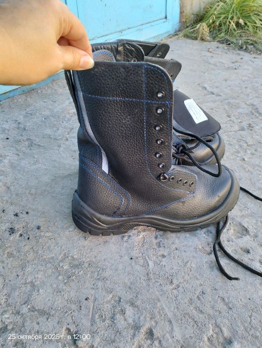 Продам ботинки .