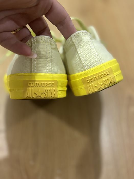 Tenisi Converse impecabili