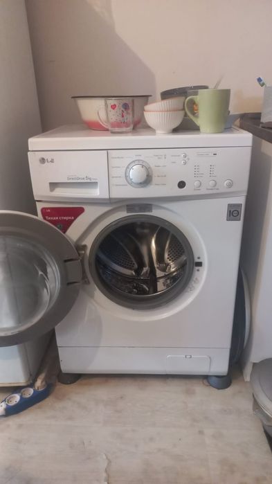 Машина жасап тұр