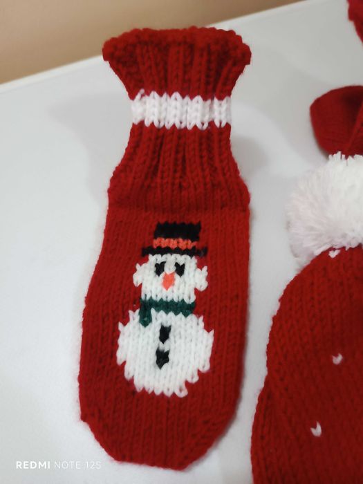 Ръчно плетен детски комплект – шапка и чорапи