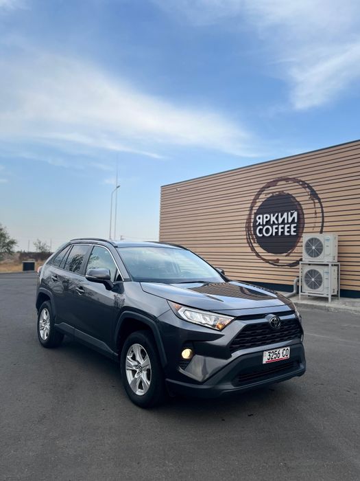 Машина     продам.