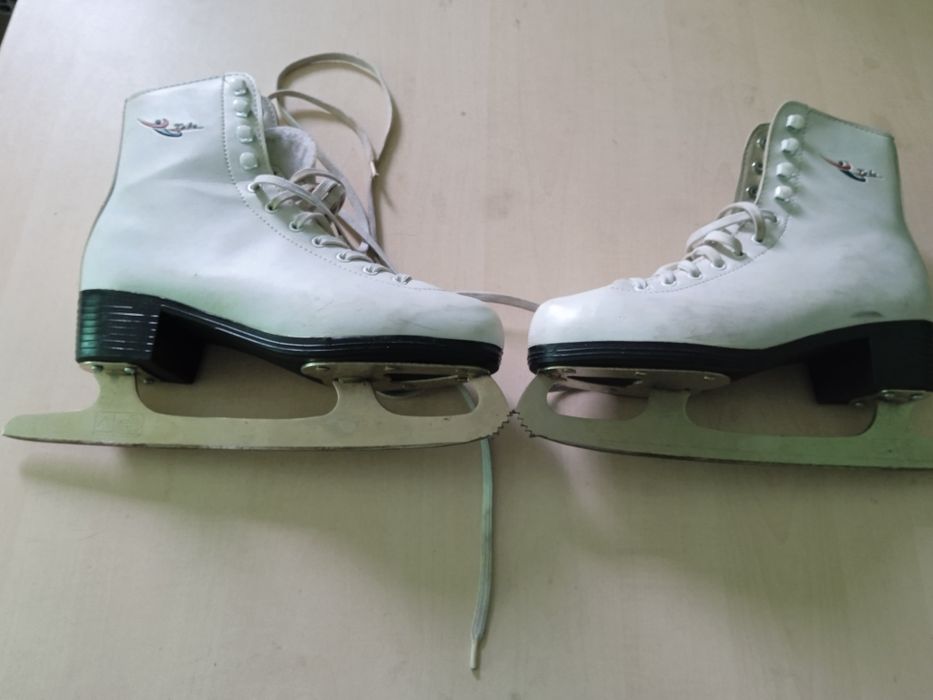 Продам коньки 37 размер