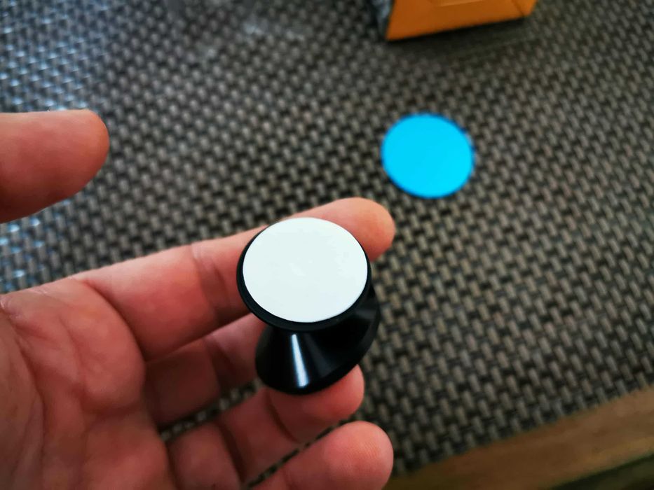 Suport auto masina pt telefon mobile prindere adeziva magnetica