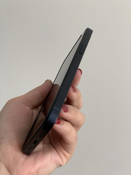 Продам Iphone 12