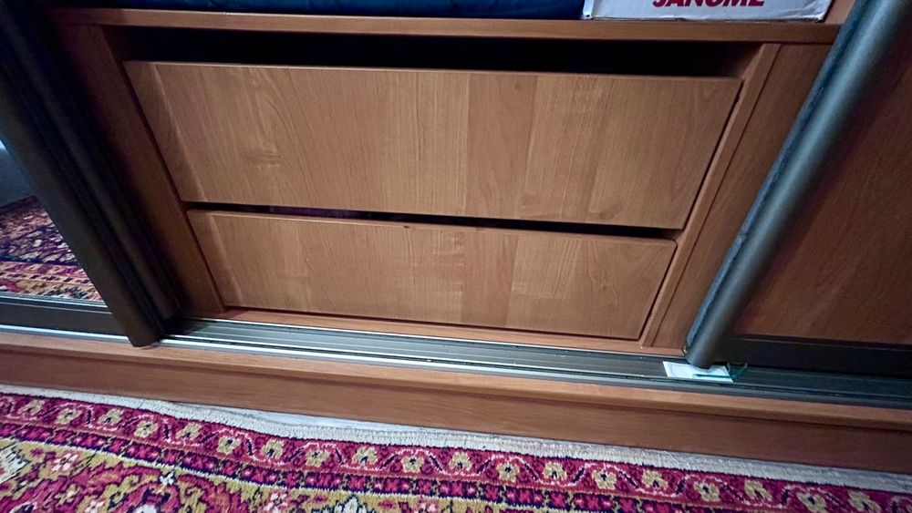 Шкаф раздвижной с зеркалом
