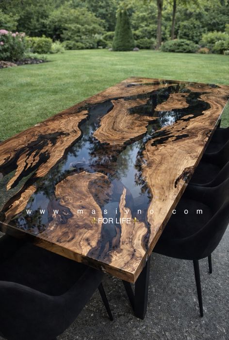 Маса от естествено дърво и епоксидна смола