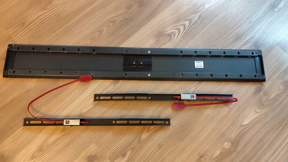 Suport televizor LCD/LED pe perete.