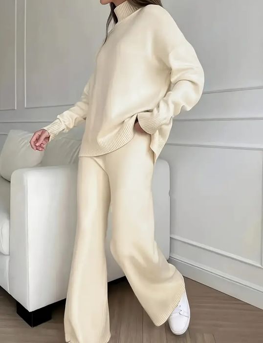 Compleu din tricot fin