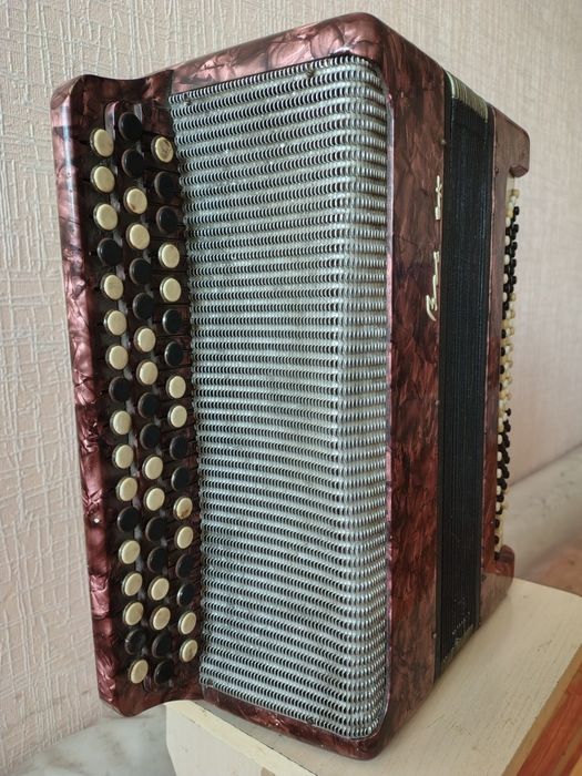 Продам баян, бывший в употреблении.