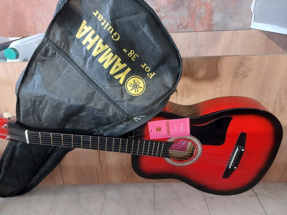 Продам гитару почти Новая