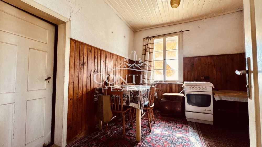 Къща в Велико Търново, област-с.Първомайци площ 112 цена 105000