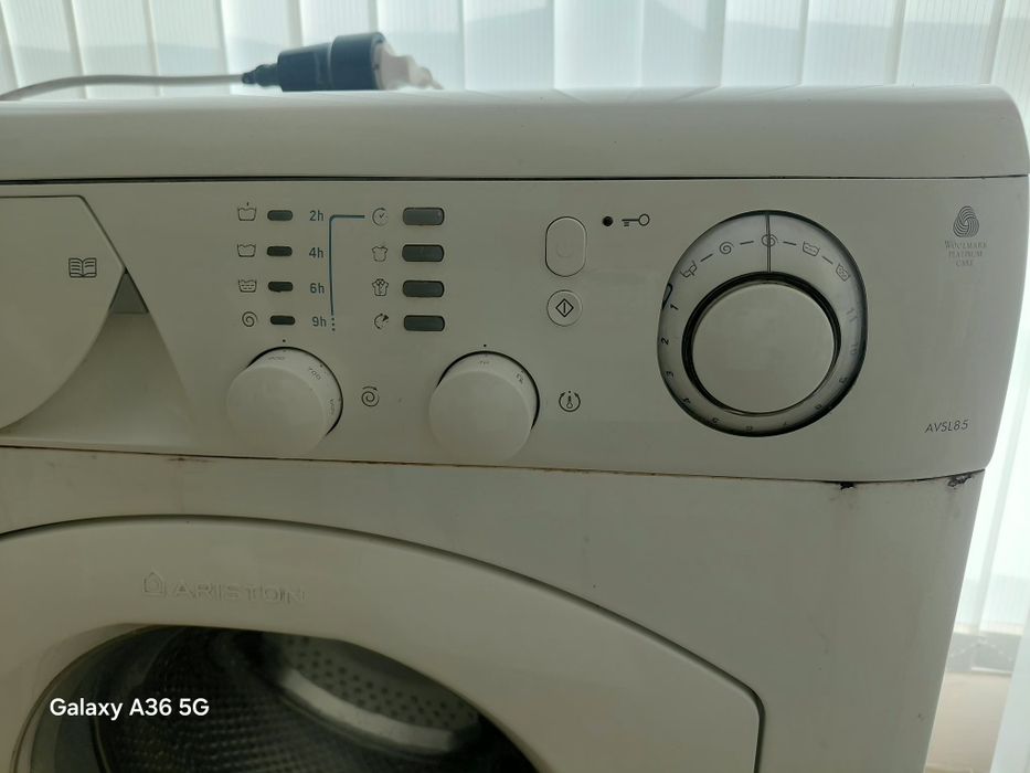 Продавам пералня Ariston