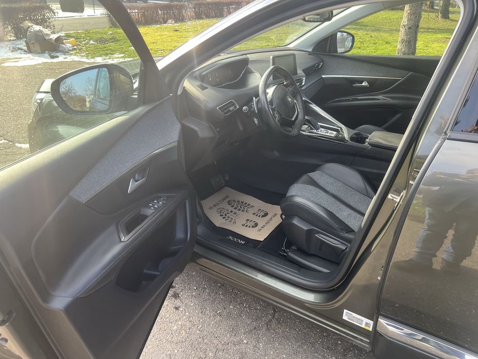 Peugeot / 3008 1.2 PureTech Allure   - Automat