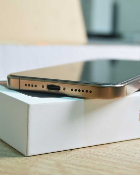 Продам свой iPhone 16 Pro Max, 256GB (2x ESIM *UZIMEI) (сост. идеал)