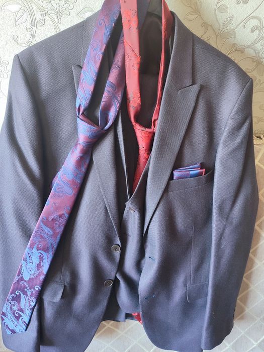 Костюм тройка 56р в чехле