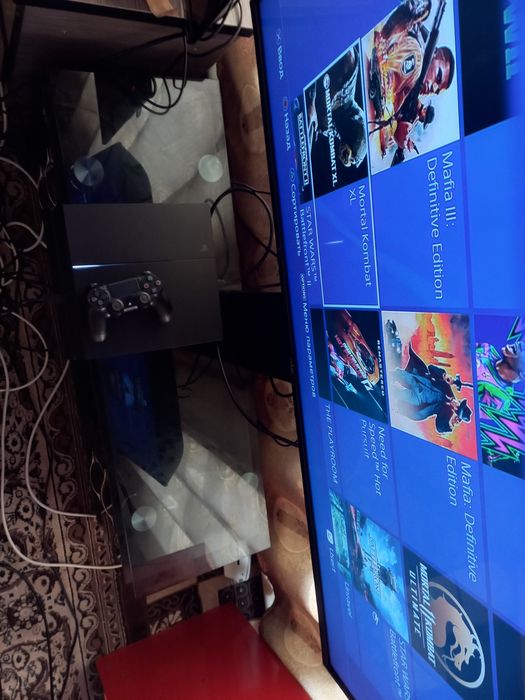 PS4 tiniq 1TB hotirasi o'yinlar yozigan yangi djoystik bor plombasi bo