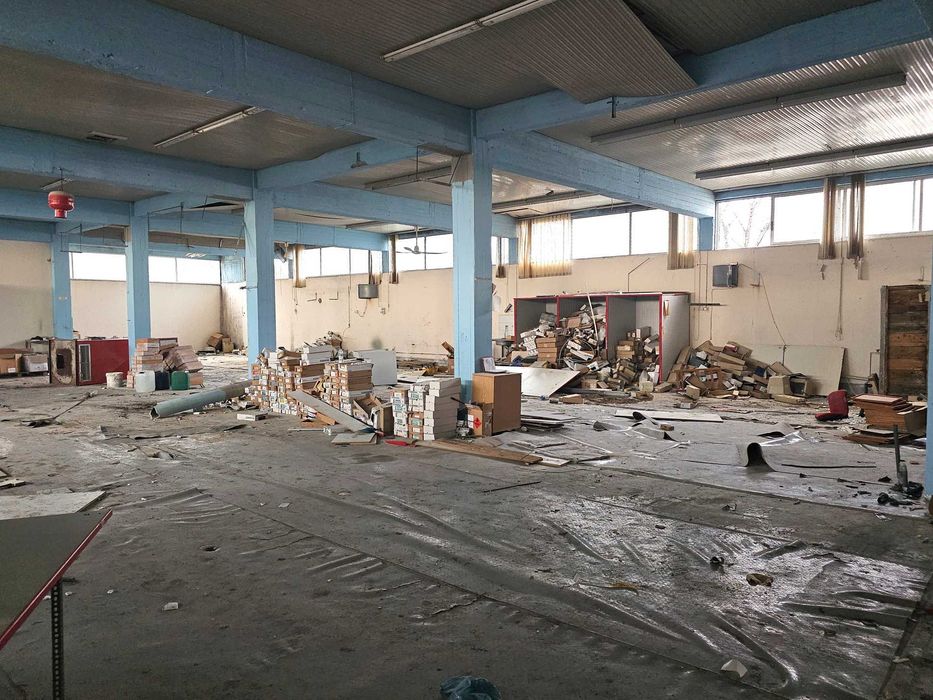 Продава се промишлен обект от 935 кв.м. в VI.PE. Кавала (код 4693)