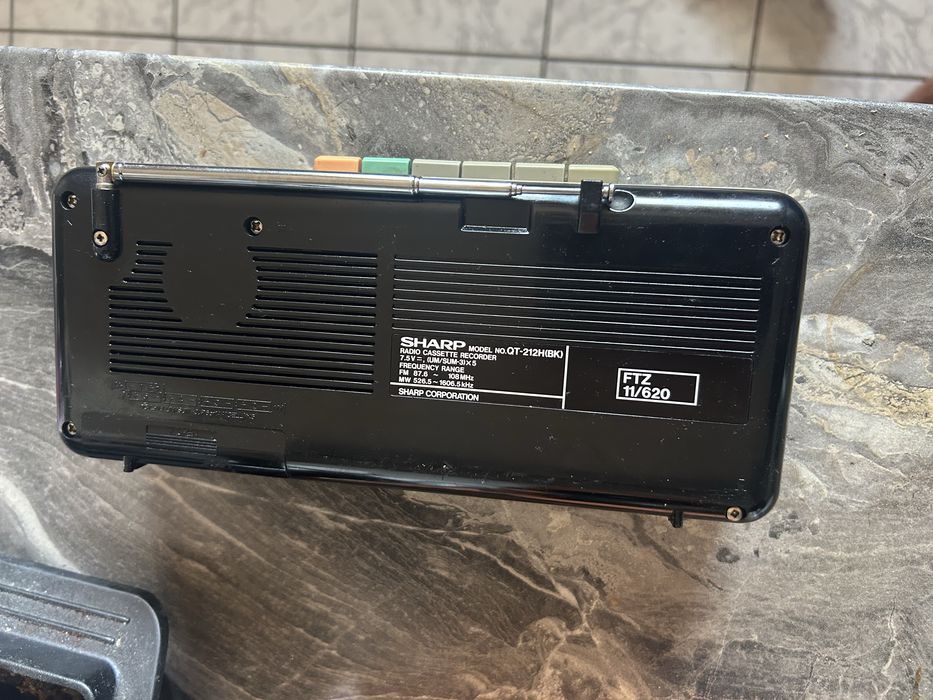 Radio casetofon vintage Sharp QT-212H anii 80