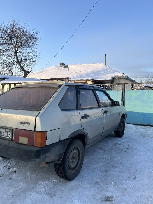 автомобиль лада ваз 21093