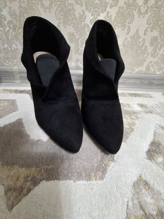 Замшевые ботильоны