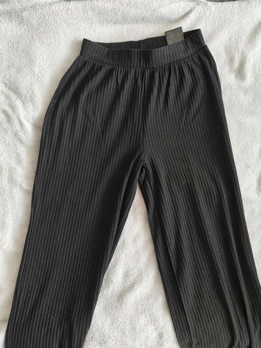 Нов панталон Only