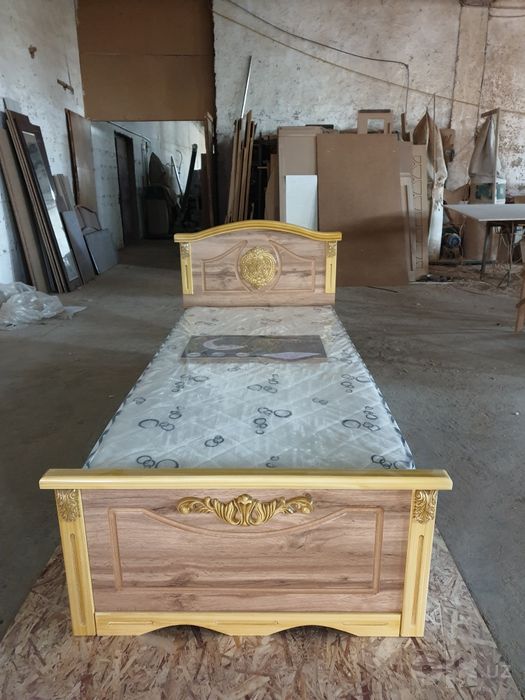 Krovat 90x200 matrasli