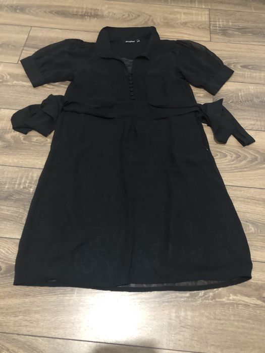 Rochie neagra, Atmosphere