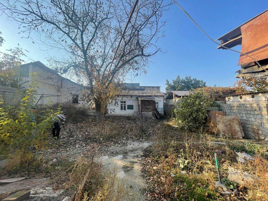 Дом 4.6 сотки под строительство дома в центре Самарканда