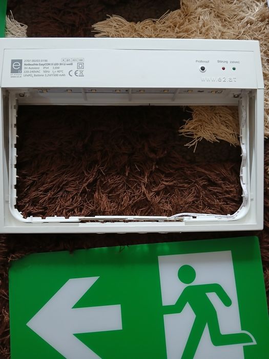 Vând indicator de iesire de urgenta nou