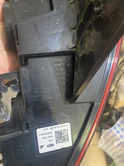 Продам фонарь задний правый