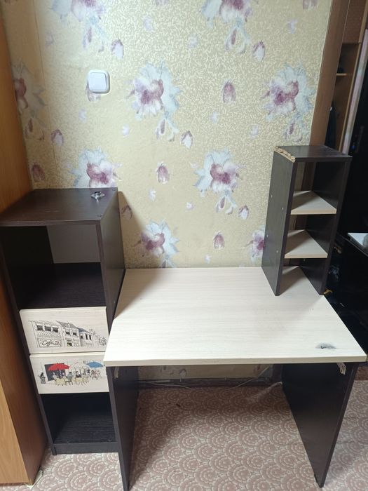 Продам компьютерный стол