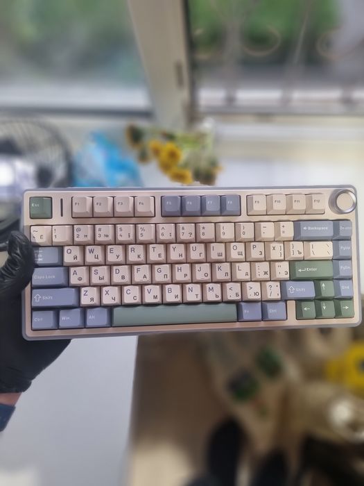 Aula F75  в идеальном состояние