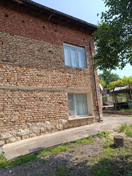 Дава се под наем Етаж от къща в с. Ковачица, Област Монтана - 1000 кв.м за 382.5 € - Снимка #3