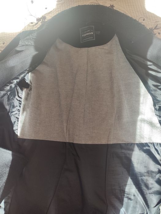 Продаётся демисезонное мужское пальто.