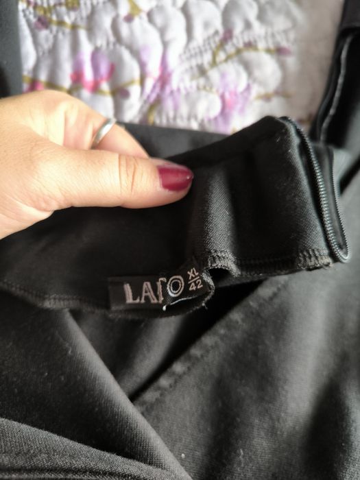 Черна рокля лалето